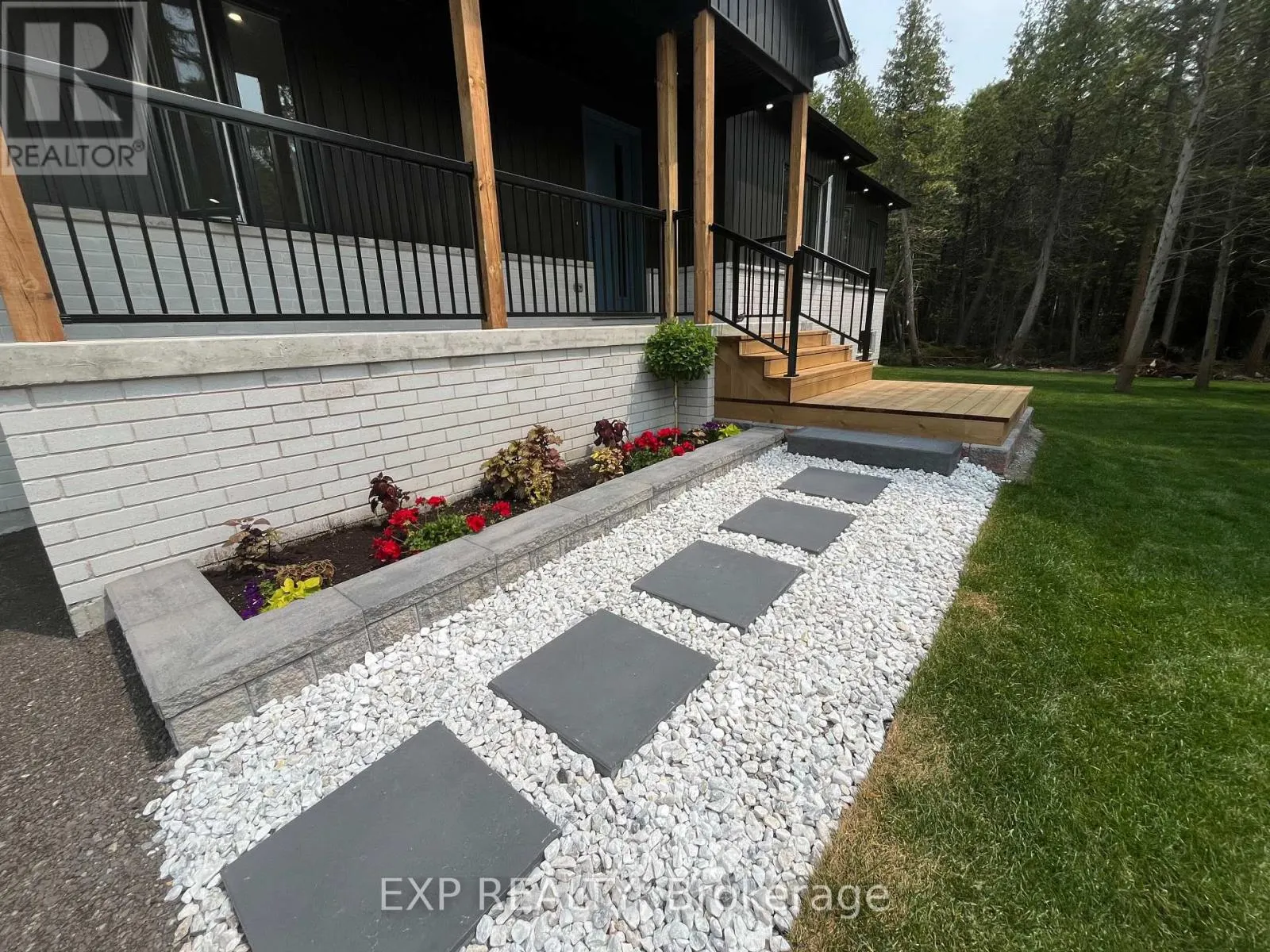 48 IROQUOIS CRESCENT