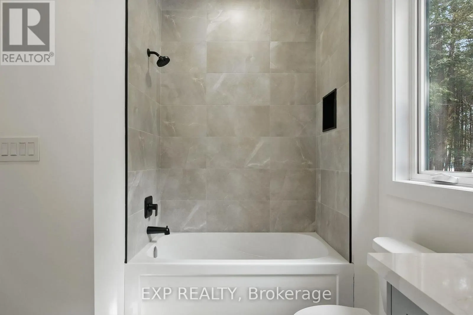 48 IROQUOIS CRESCENT