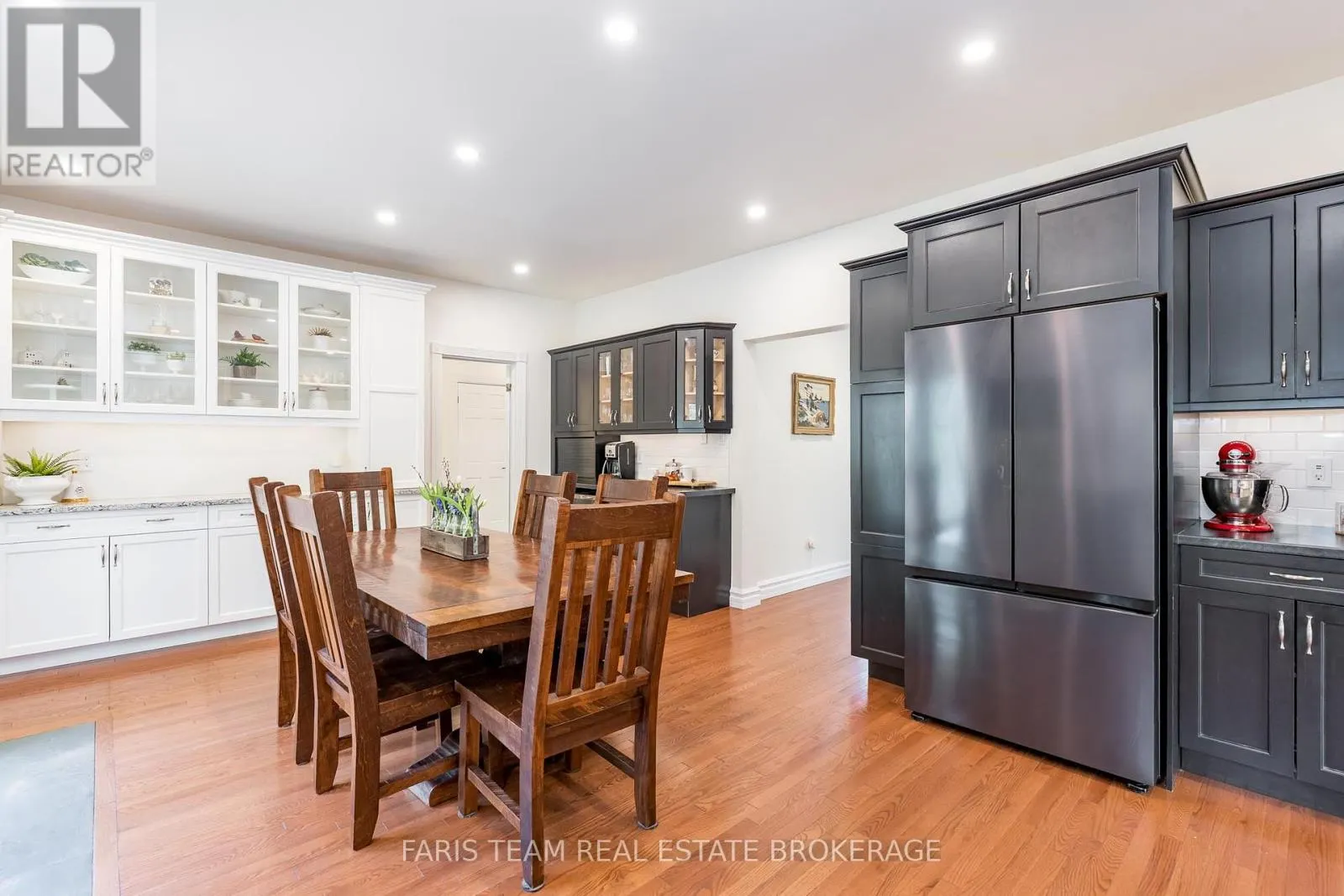 7 BAILEY CRESCENT