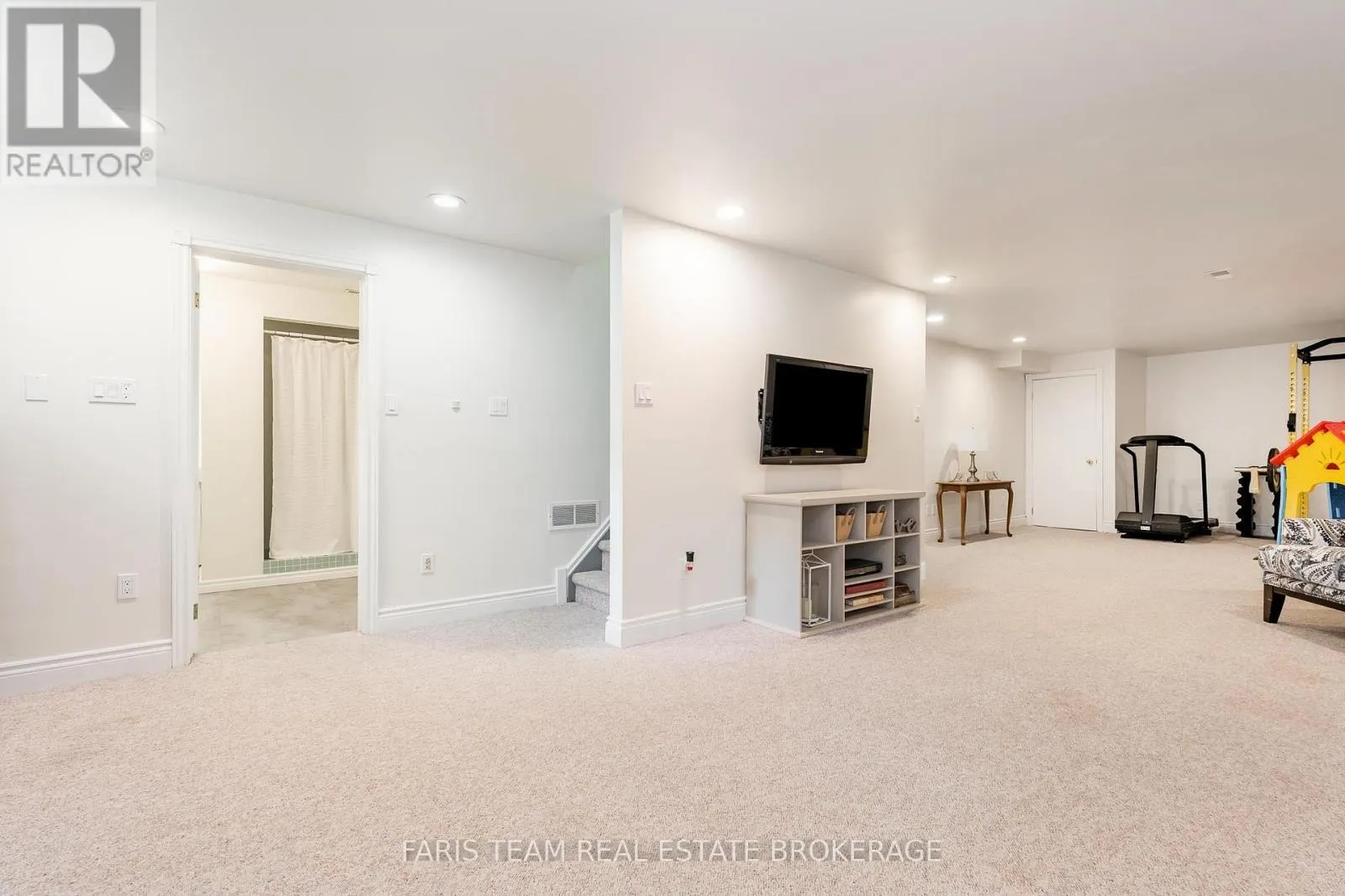 7 BAILEY CRESCENT