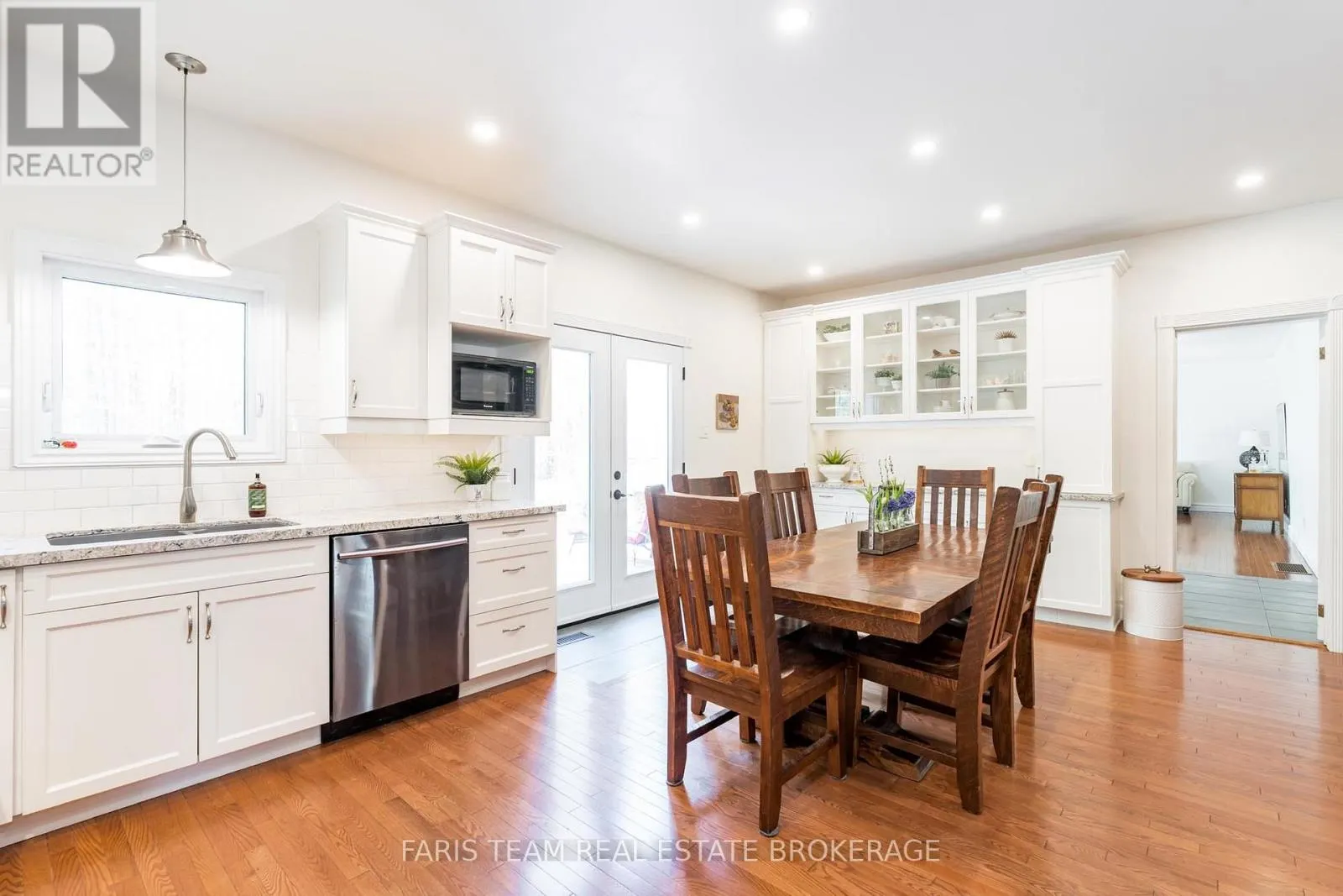 7 BAILEY CRESCENT