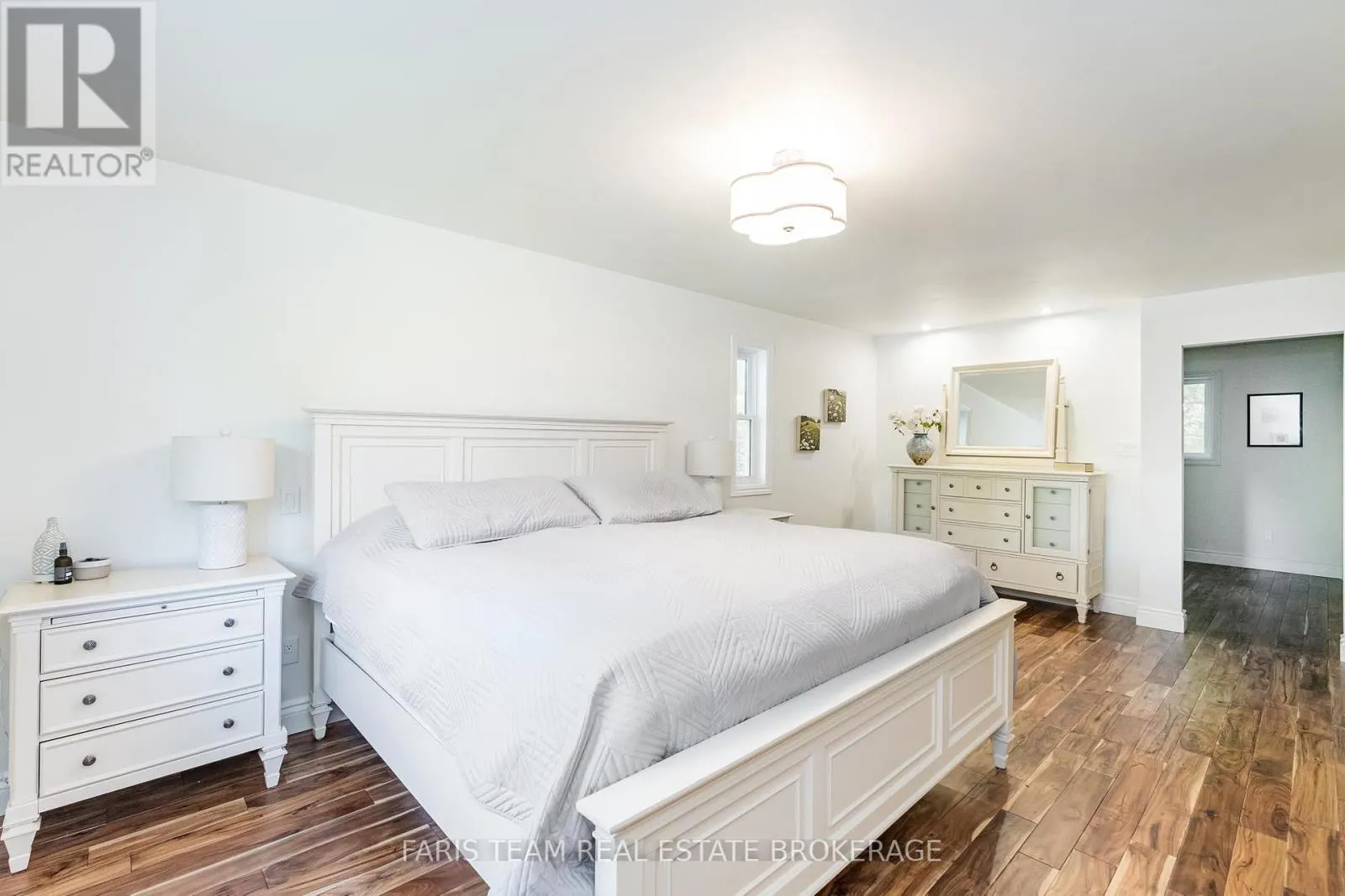 7 BAILEY CRESCENT