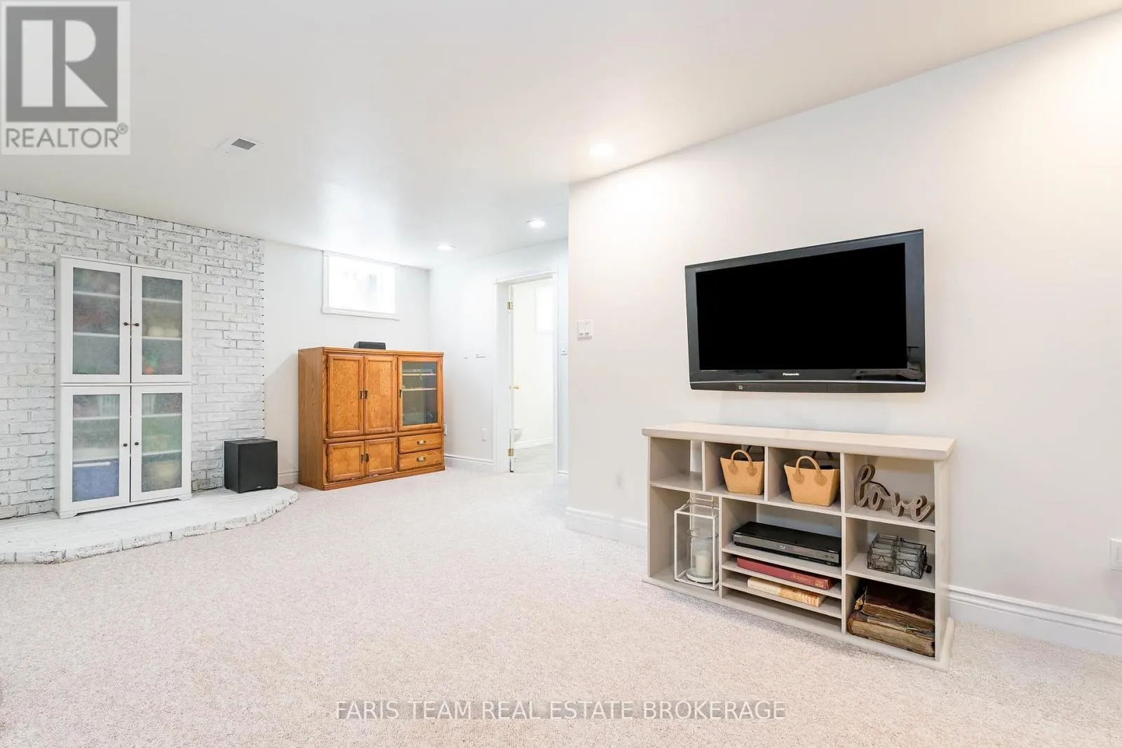 7 BAILEY CRESCENT