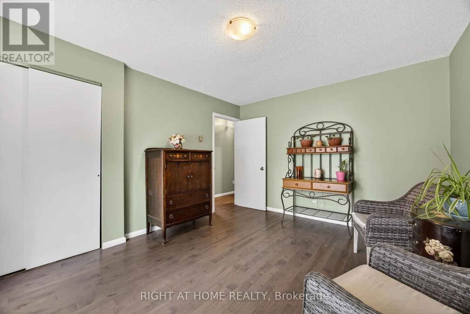 112 BORLAND STREET E