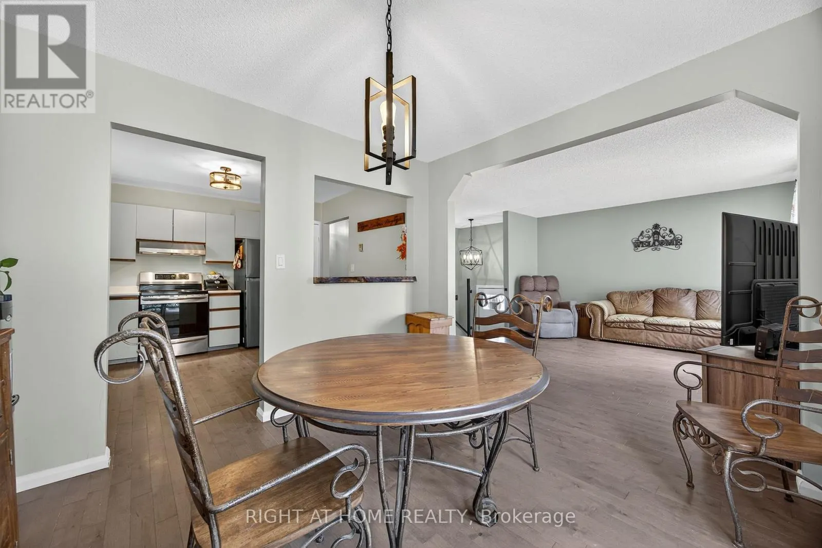 112 BORLAND STREET E