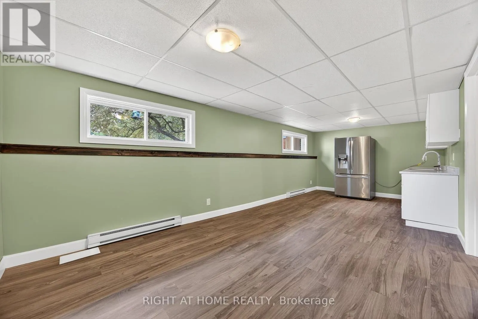 112 BORLAND STREET E