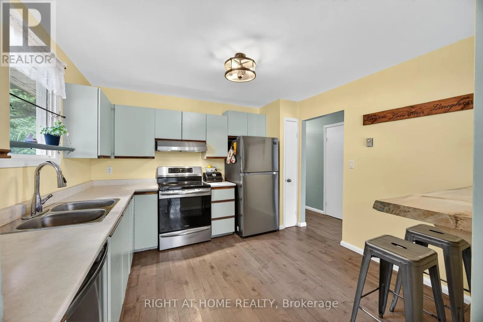 112 BORLAND STREET E