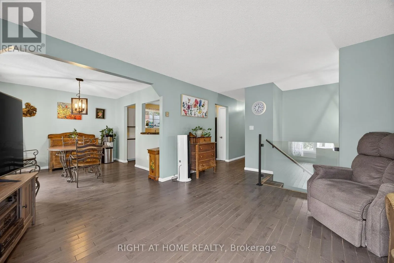 112 BORLAND STREET E