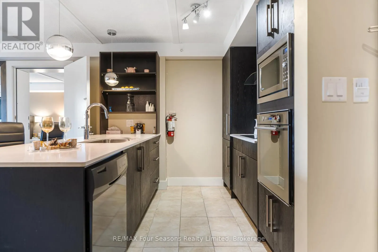 5202-5204 - 9 HARBOUR STREET E, #5202-5204