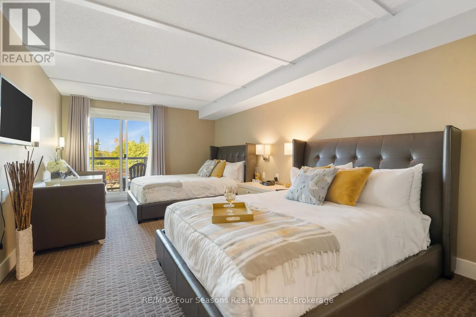 5202-5204 - 9 HARBOUR STREET E, #5202-5204