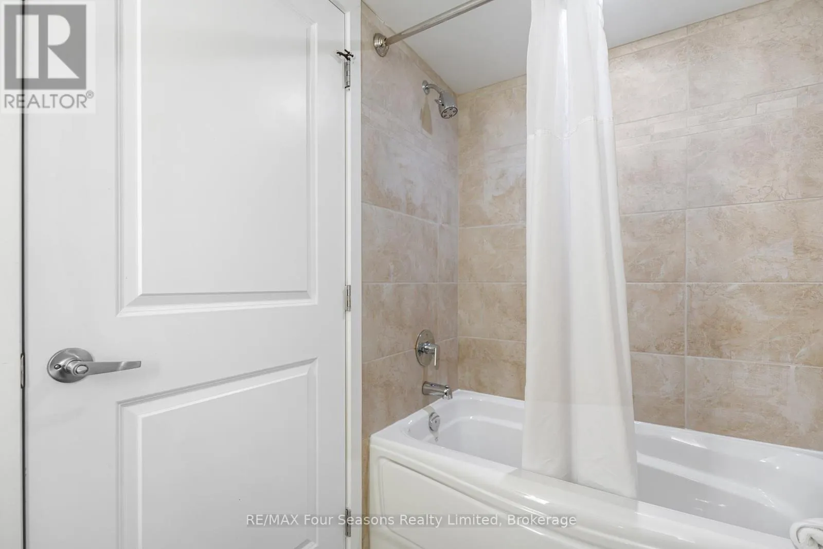 5202-5204 - 9 HARBOUR STREET E, #5202-5204