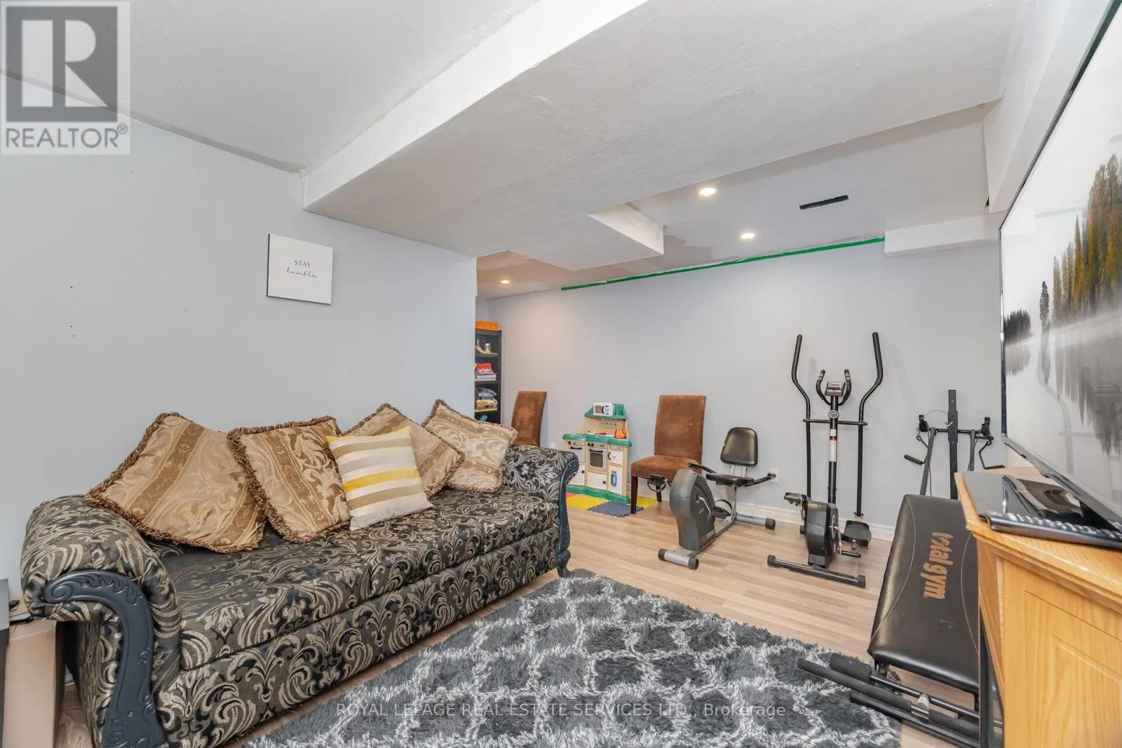 6 - 430 MAPLEVIEW DRIVE E