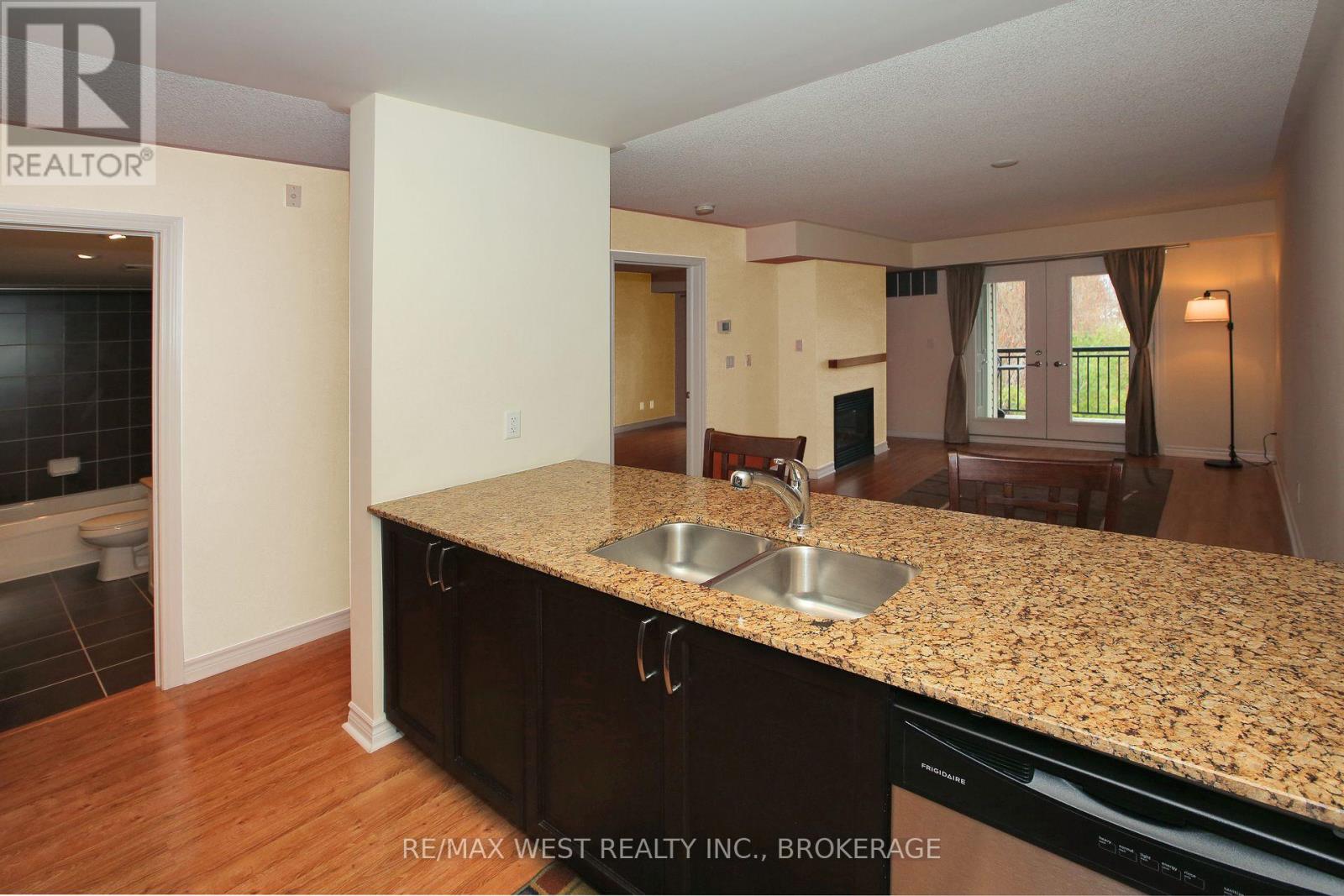 Listing S5823593 - Large Photo # 20