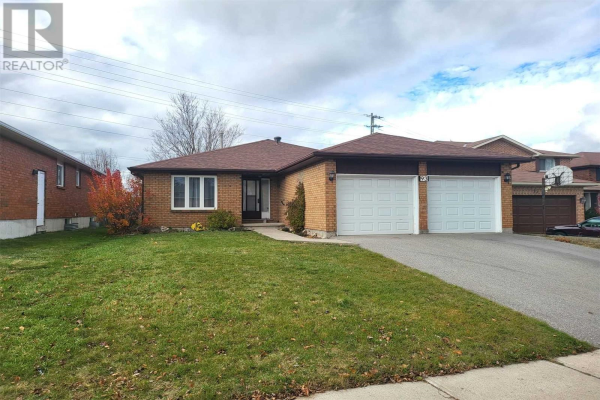 93 CHIEFTAIN CRES, Barrie