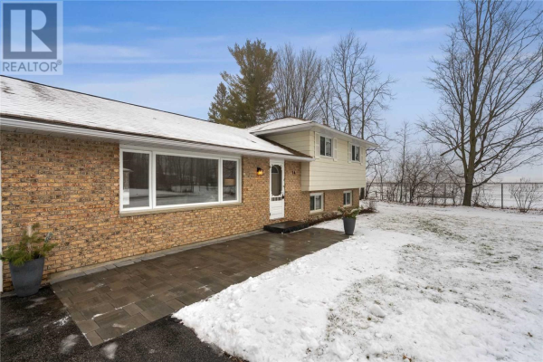 14 MAPLE AVE E, Springwater