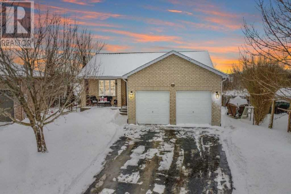 14 HUNTER CRT, Springwater