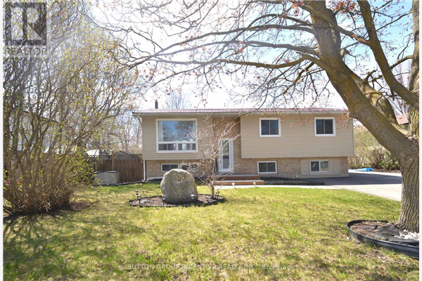 205 PINE DR, Barrie