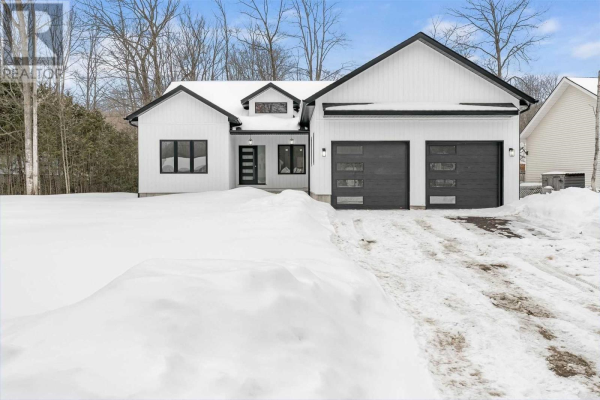 32 WAKUNDA CRES, Tiny