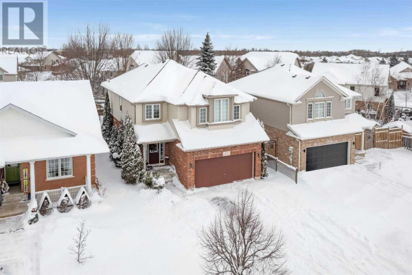 13 HIGHLANDS CRES, Collingwood