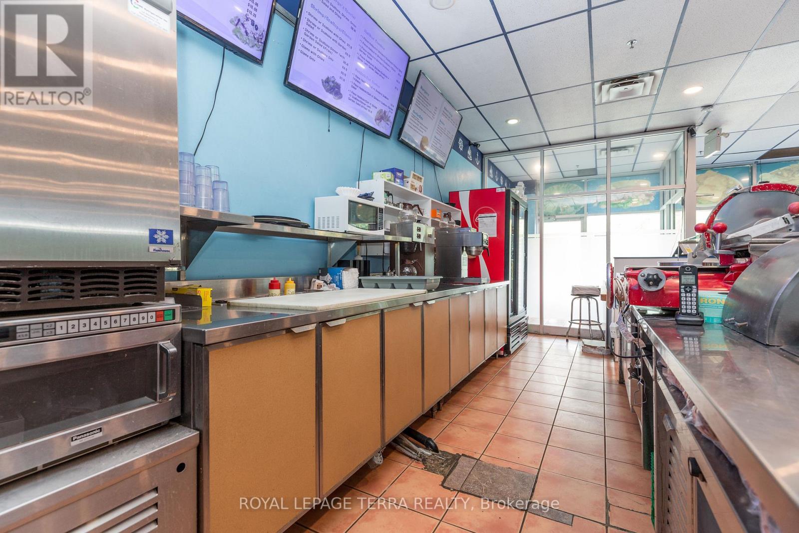 #6 -237 MAPLEVIEW DR E, #6
