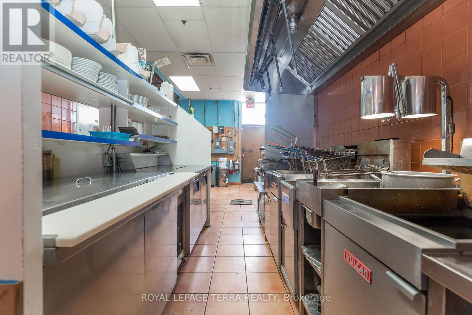 #6 -237 MAPLEVIEW DR E, #6