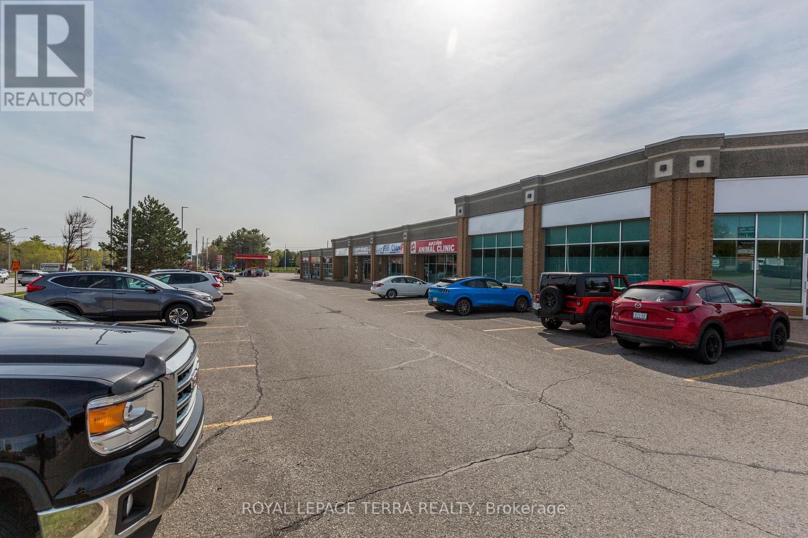 #6 -237 MAPLEVIEW DR E, #6