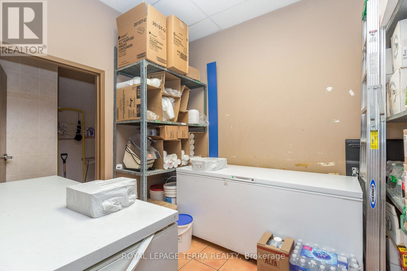#6 -237 MAPLEVIEW DR E, #6