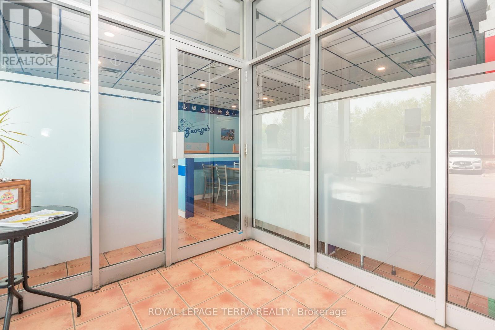 #6 -237 MAPLEVIEW DR E, #6