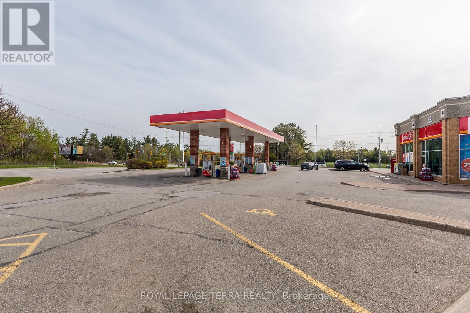#6 -237 MAPLEVIEW DR E, #6