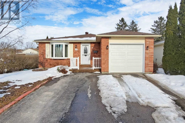 17 FLETCHER DR, Barrie