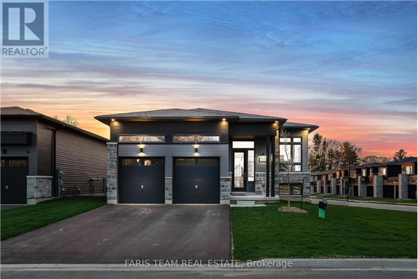 130 BERKELY ST, Wasaga Beach