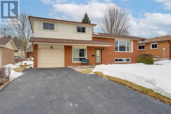 11 GRAND PL, Barrie