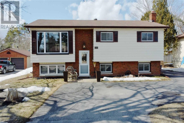 198 FERNDALE DR N, Barrie