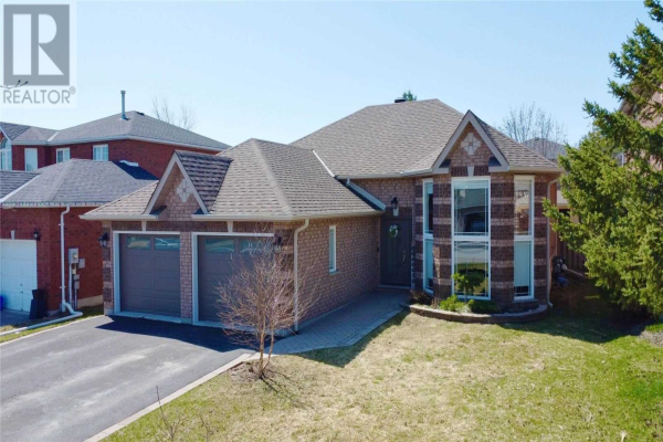 61 CROMPTON DR, Barrie