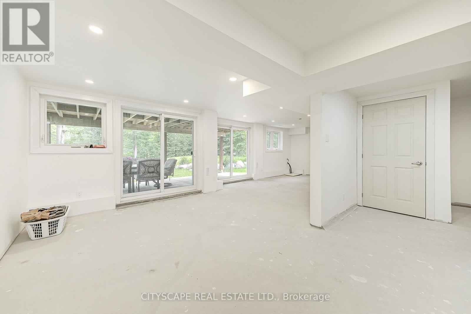 77 POLISH AVE
