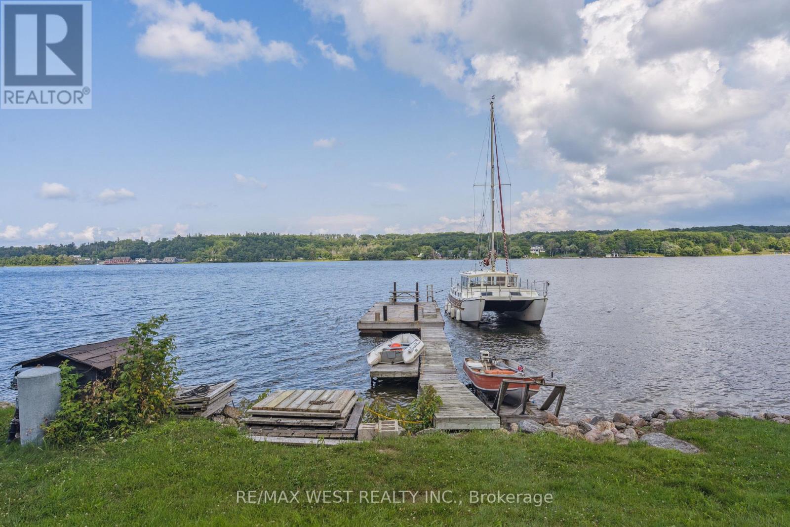 437 CHAMPLAIN RD