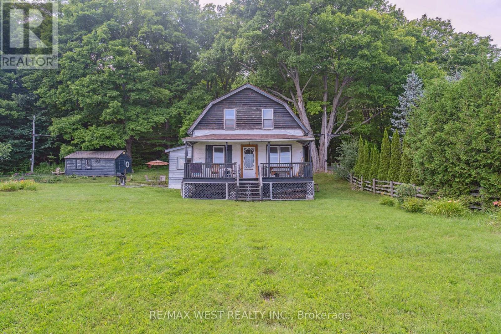 437 CHAMPLAIN RD