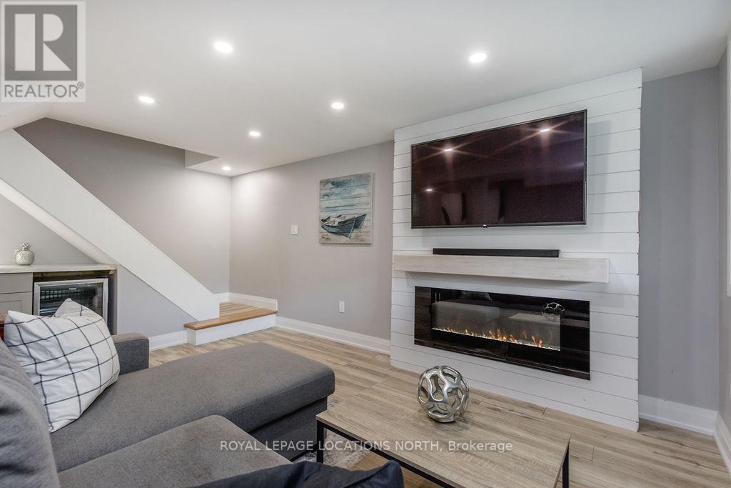 157 WOODLAND DR