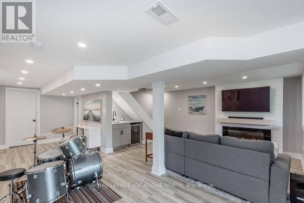 157 WOODLAND DR