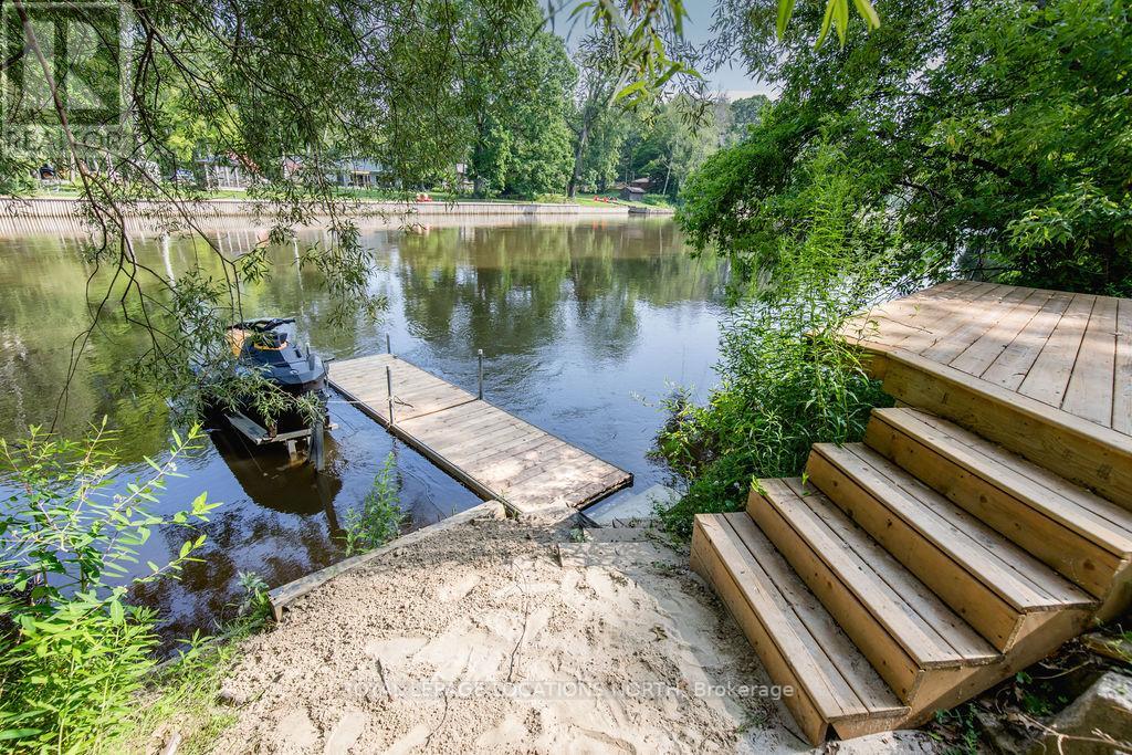 157 WOODLAND DR