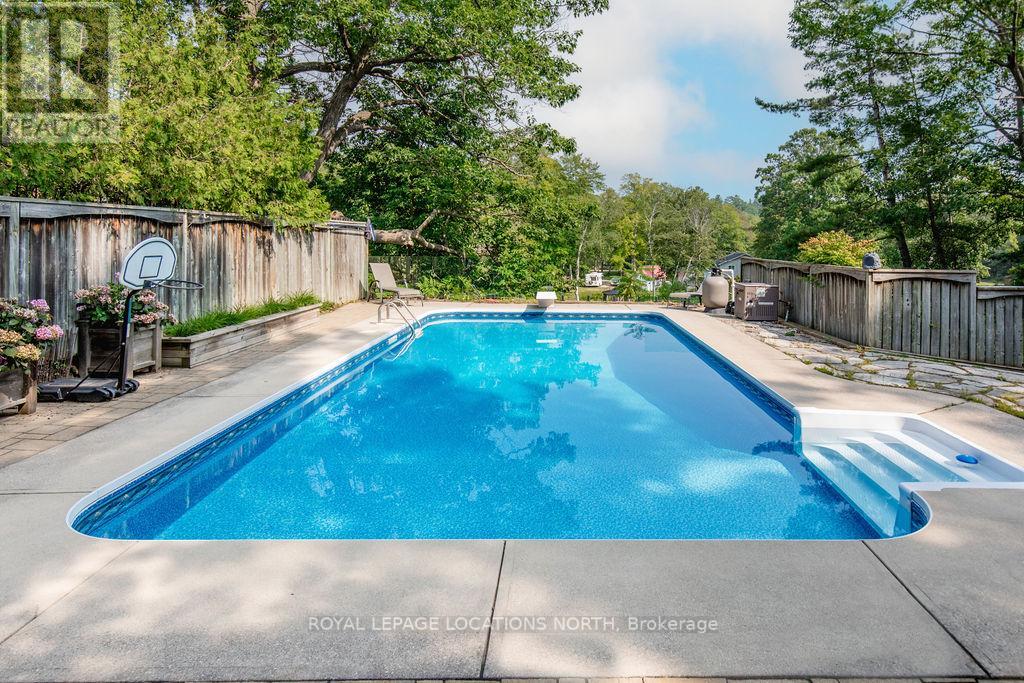 157 WOODLAND DR