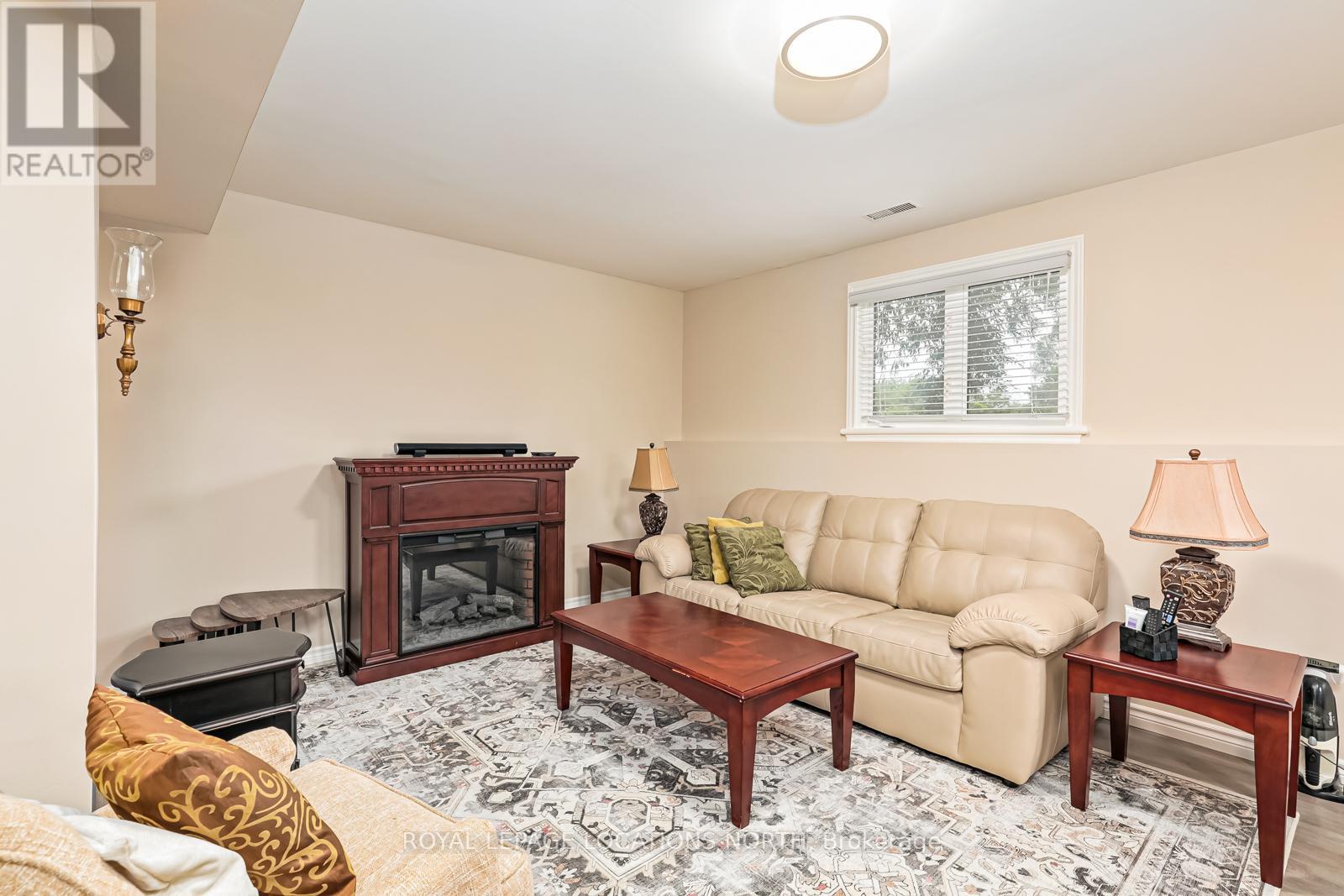 18 SHANNON CRT
