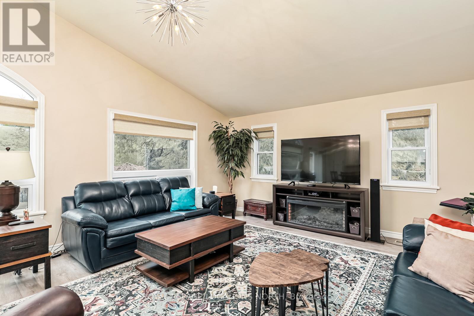 18 SHANNON CRT