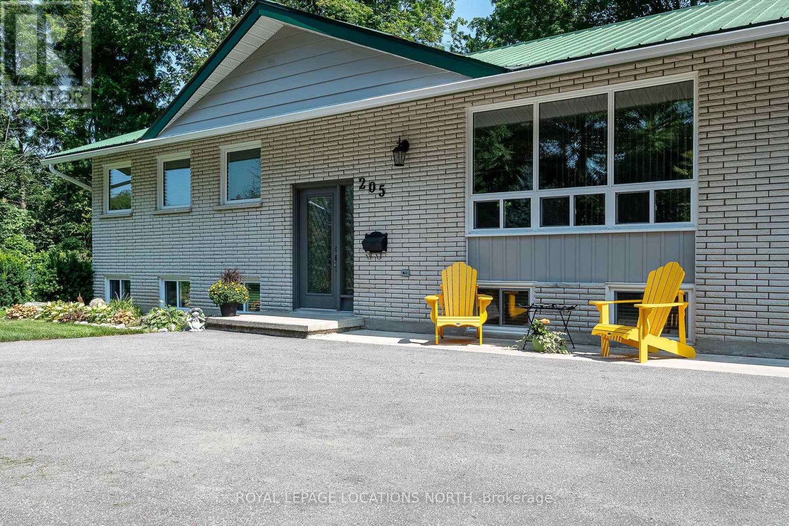 205 PARK DR E