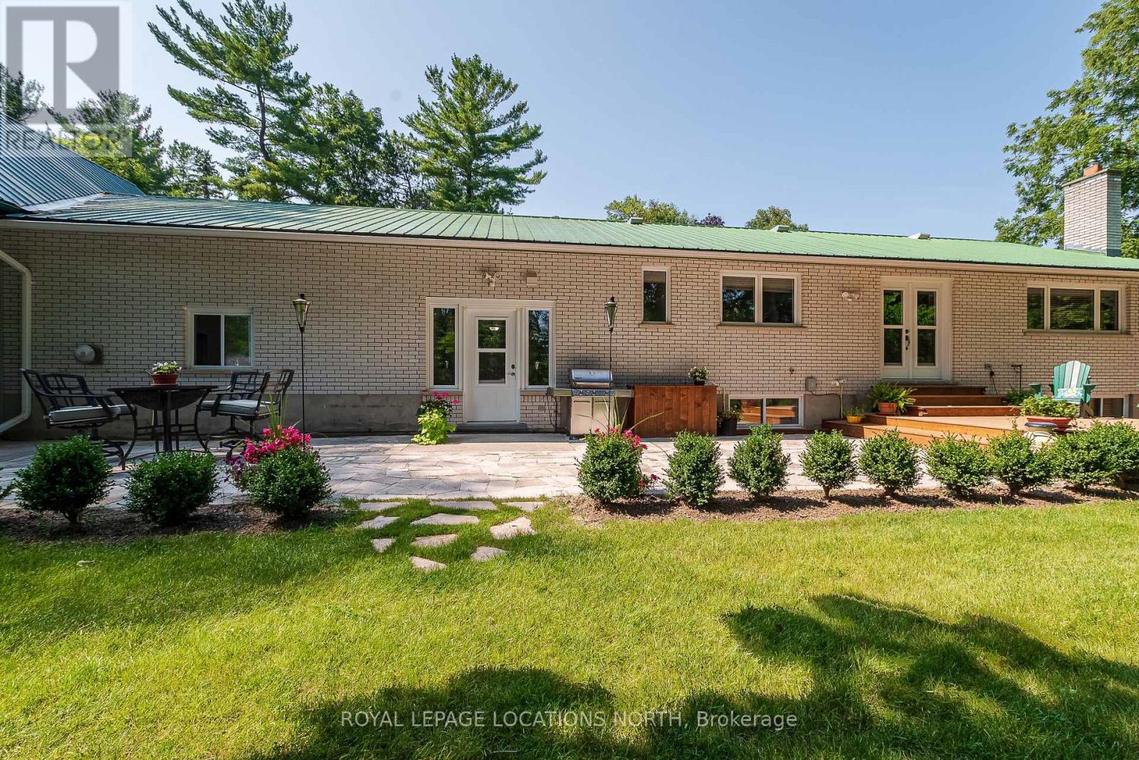 205 PARK DR E