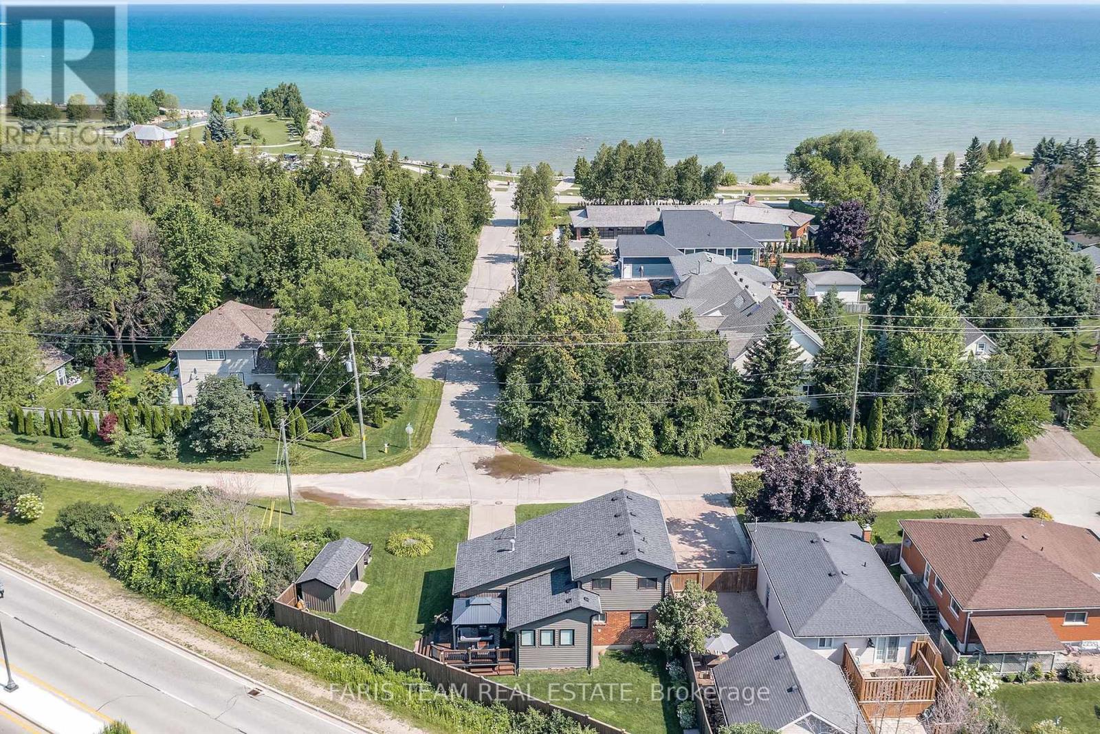 562 SIMCOE ST
