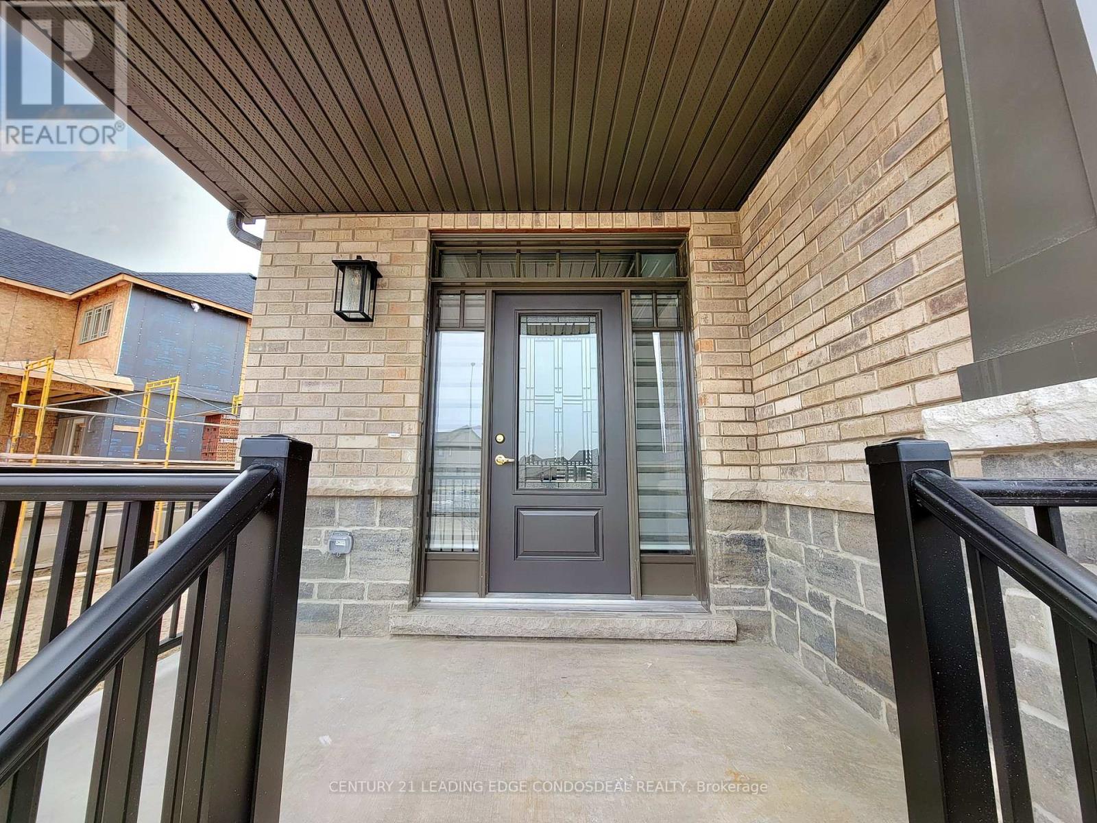 8 ROWLAND ST