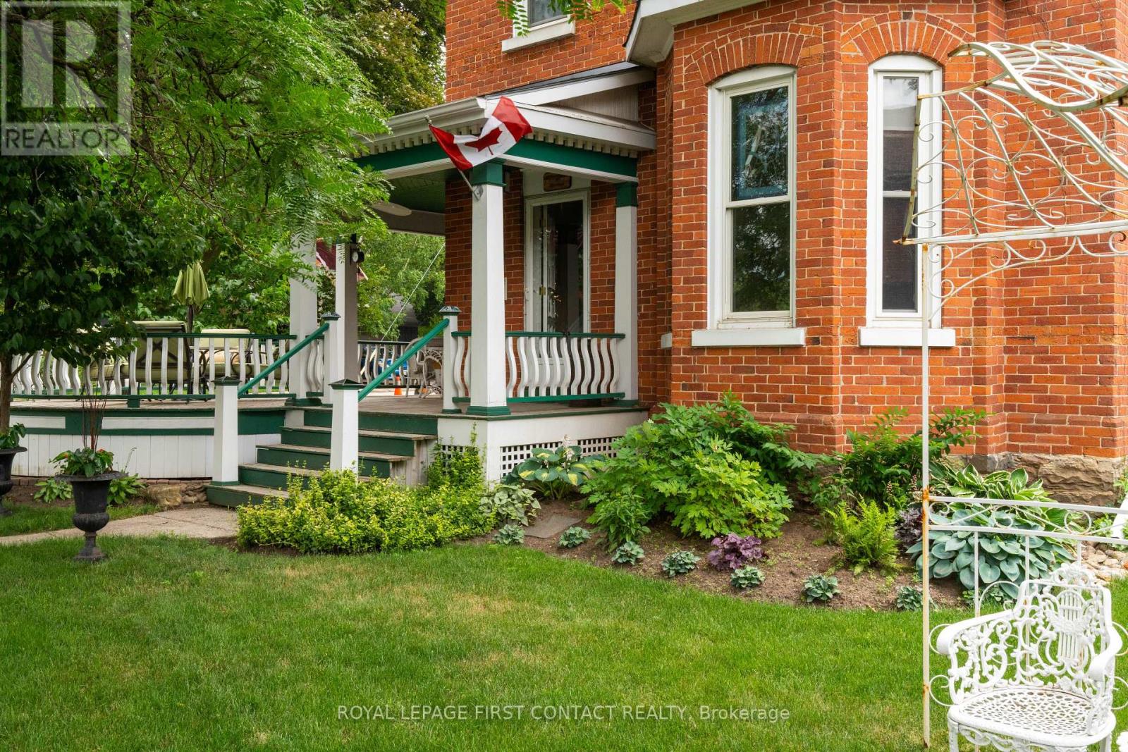 38 BURTON AVE