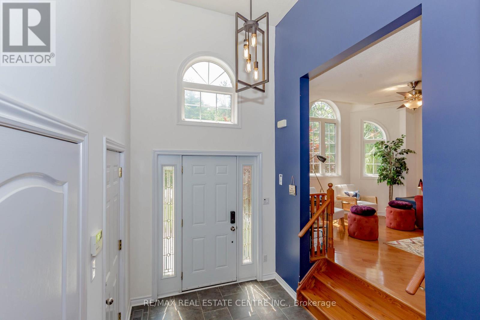 1102 SIESTA DR