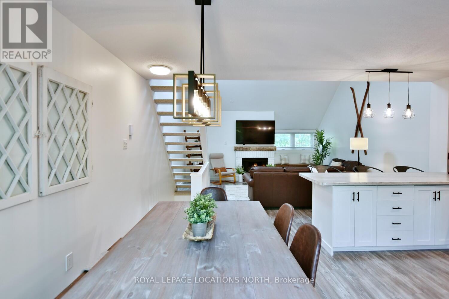 207 ESCARPMENT CRES